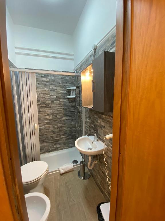 Koupelna v ubytování Albergo Athena