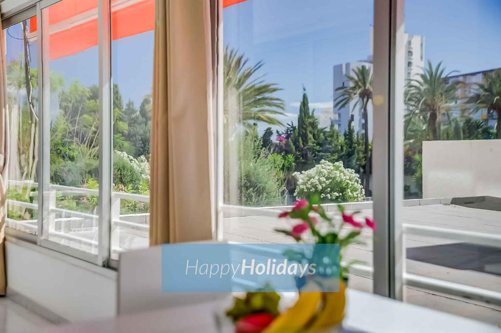 A balcony or terrace at HH Sur Apartment