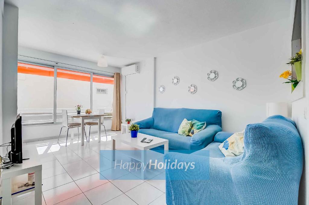 A seating area at HH Sur Apartment