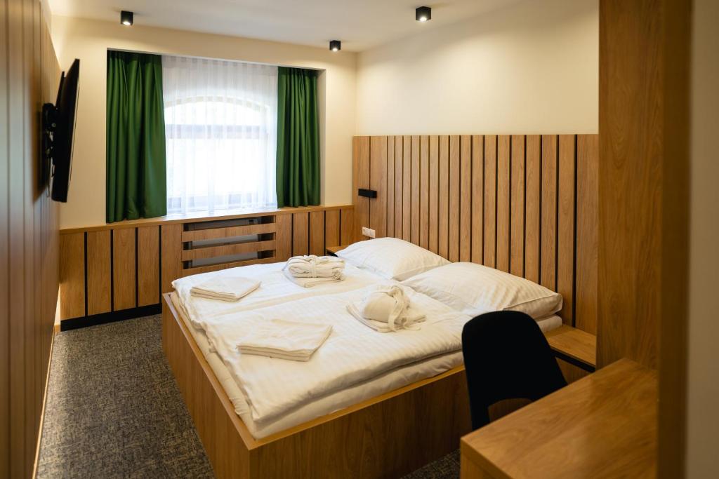 Hunor Hotel és Étterem - Habitación Doble Estándar