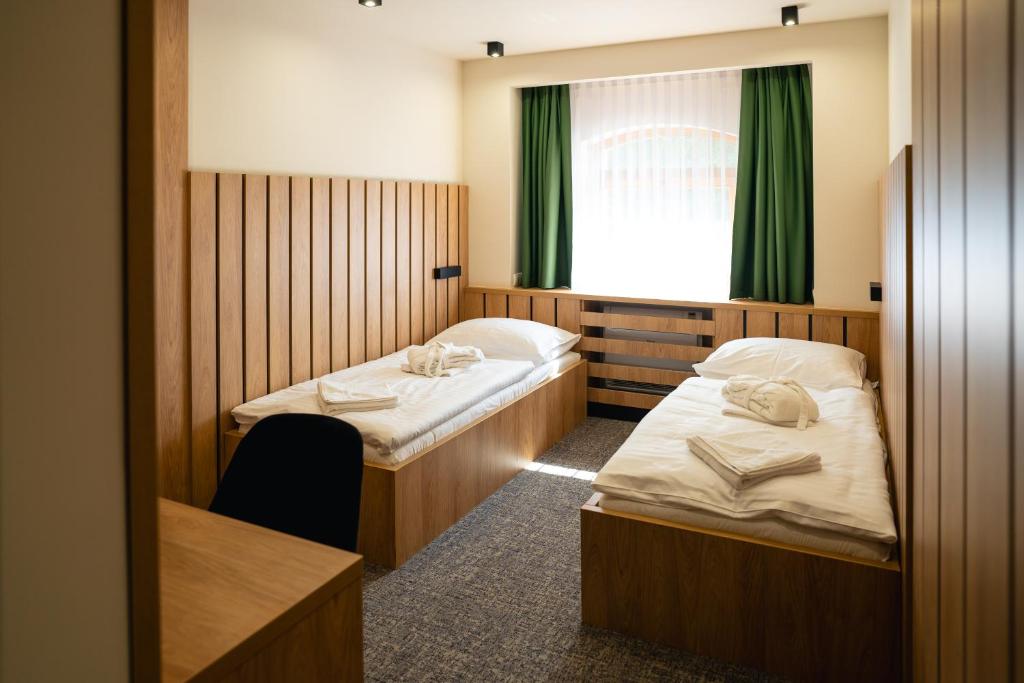 Hunor Hotel és Étterem - Habitación Gemela Estándar