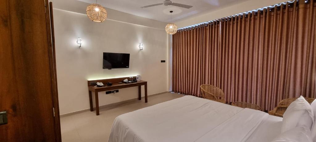 Postel nebo postele na pokoji v ubytování Mandara Mount Hotel