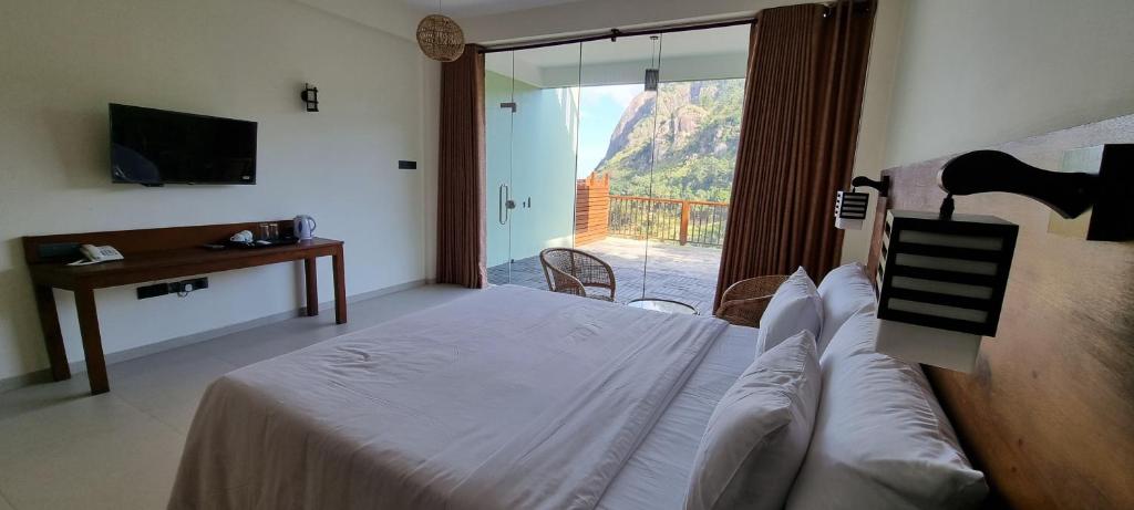 Postel nebo postele na pokoji v ubytování Mandara Mount Hotel