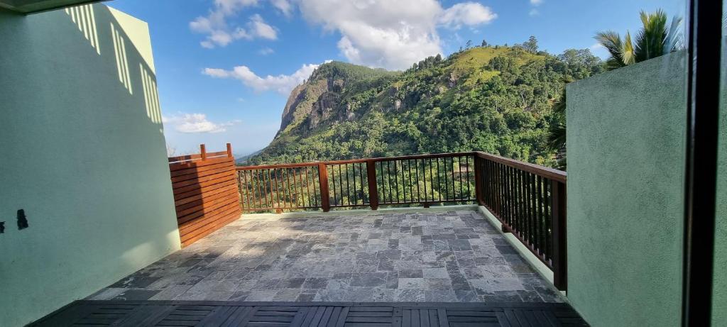 Nespecifikovaný výhled na hory nebo výhled na hory při pohledu z hotelu