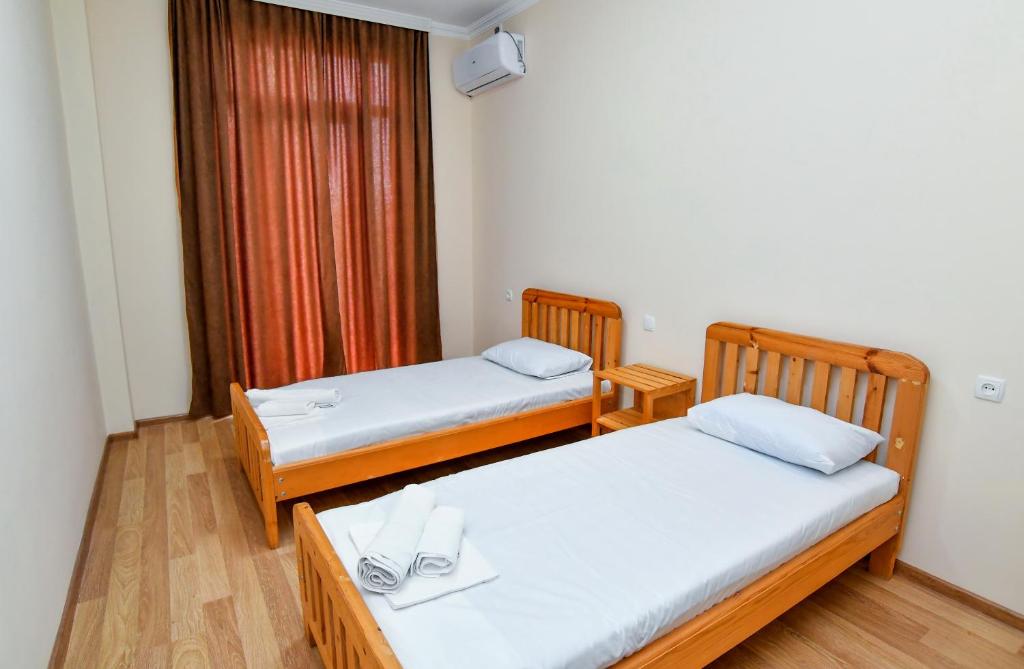Postel nebo postele na pokoji v ubytování Just Inn Kutaisi