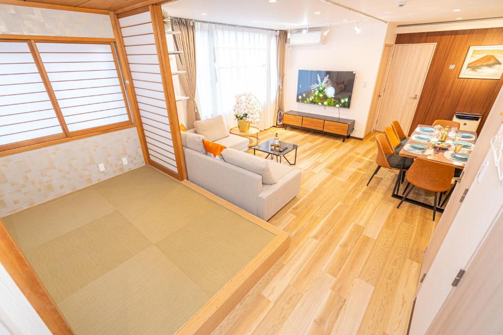 Asakusa,Ginza,Ueno,Skytree,Stn&Conv 1min ,Family suite,45 Mins to Airport,Kiyoka Villa 清禾的电视和/或娱乐中心