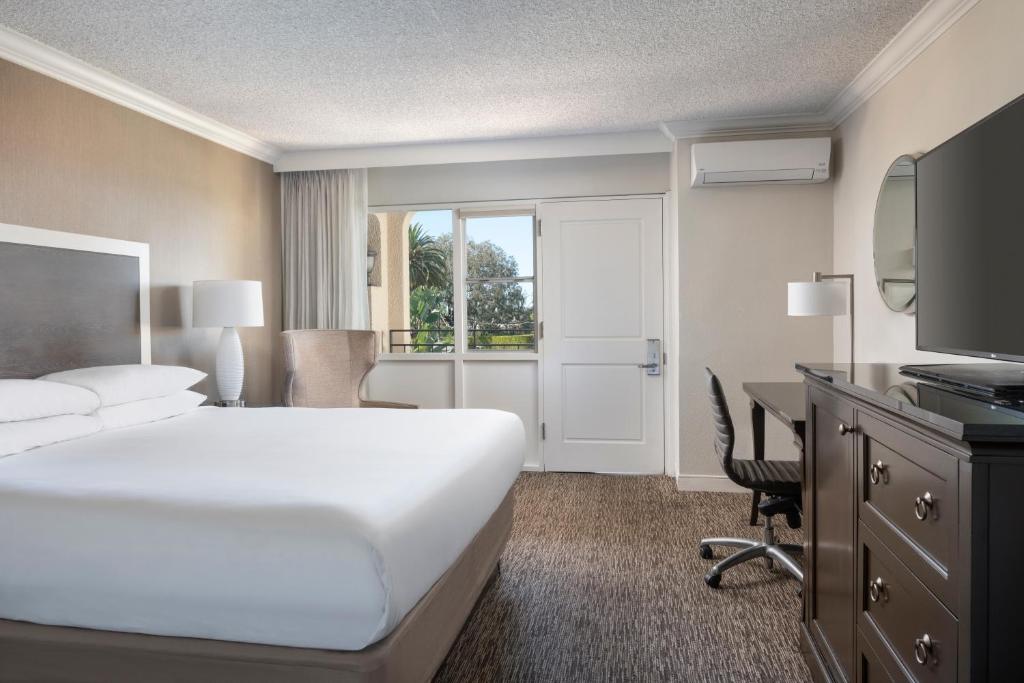 Hyatt Regency Newport Beach - King Room With Patio