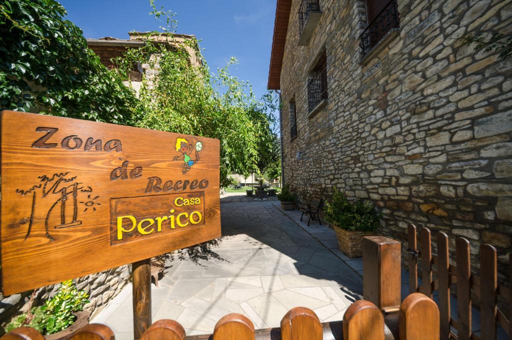 a sign for a zono of the ravenoro cost perro at Casa Rural Perico in Fiscal