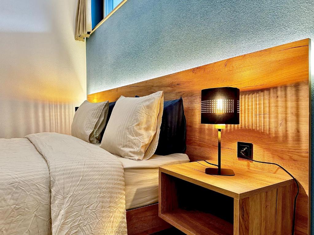 Postel nebo postele na pokoji v ubytování Close to Lake & Chillon Castle, New & Comfortable