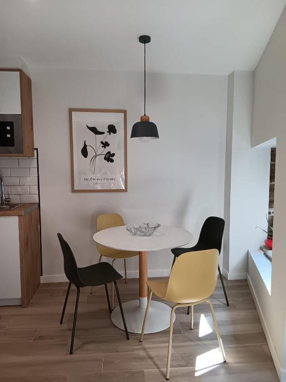 a dining room with a table and chairs at Casa Loureiro in Redondela