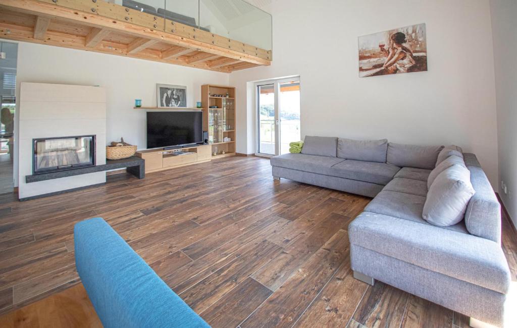 TV a/nebo společenská místnost v ubytování Ferienhaus In Kapfenstein