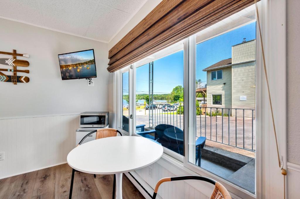 Fresh Coast Motel photo