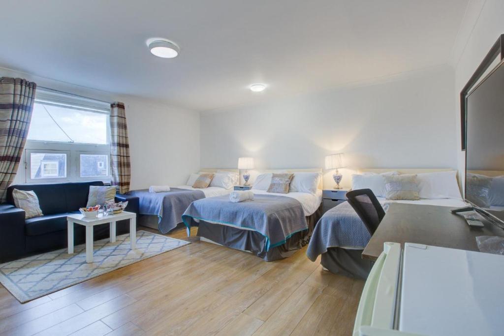 Postel nebo postele na pokoji v ubytování Streathem Hotel