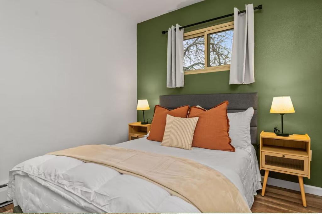 Postel nebo postele na pokoji v ubytování Modern Comfort Apartment in Great Falls