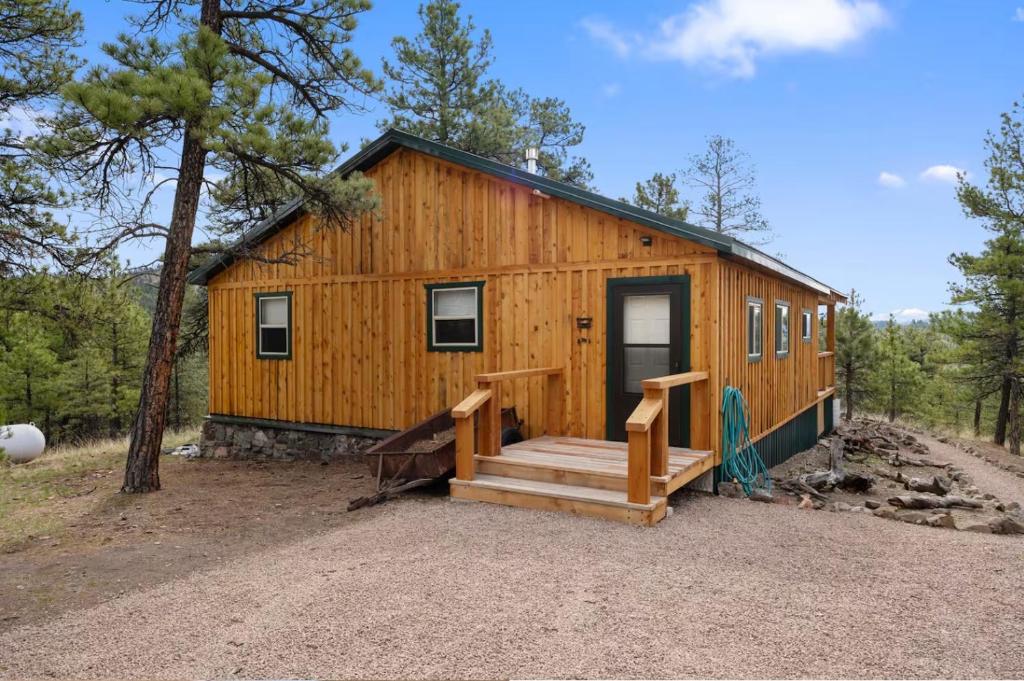 Off Grid Cozy Private Cabin - Housity