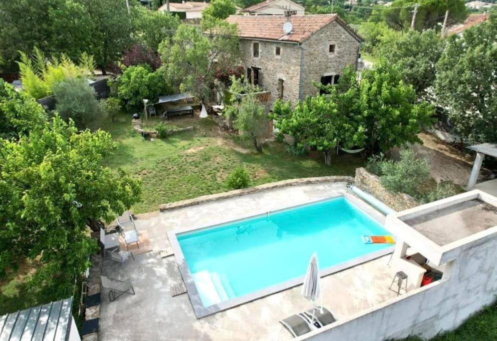 Photo de la galerie de l'établissement Maison de charme avec piscine - Sud Ardèche, à Saint-Étienne-de-Fontbellon