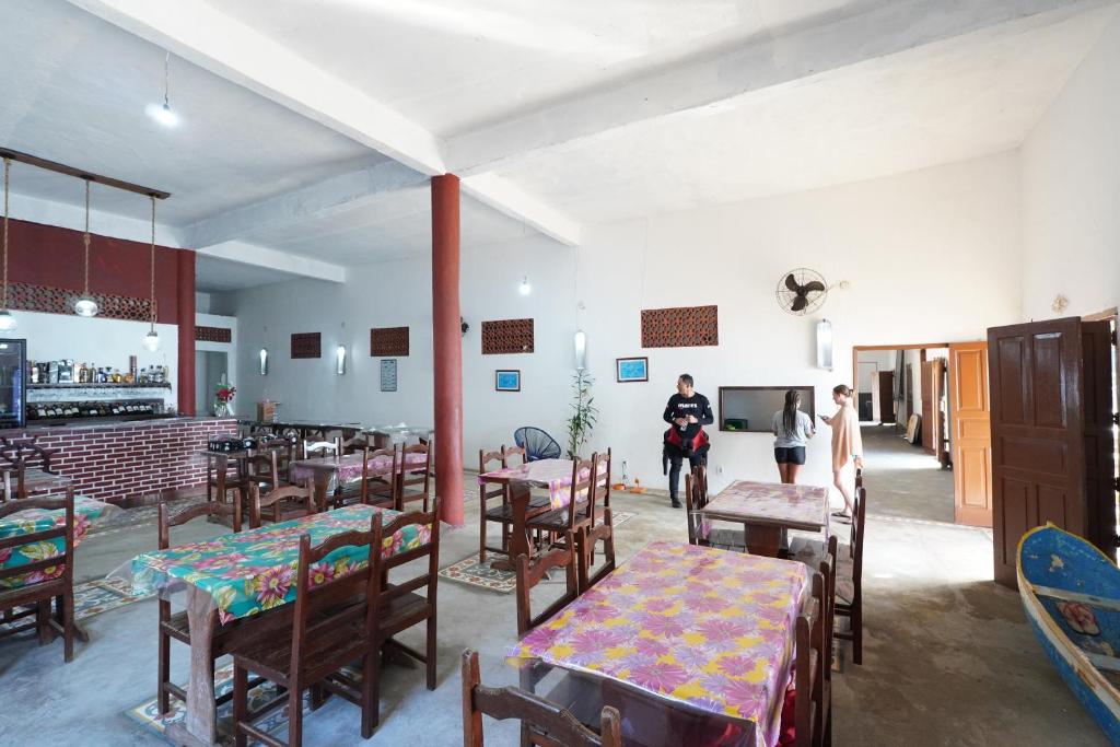 Restaurace v ubytování Pousada Frezza Mergulho