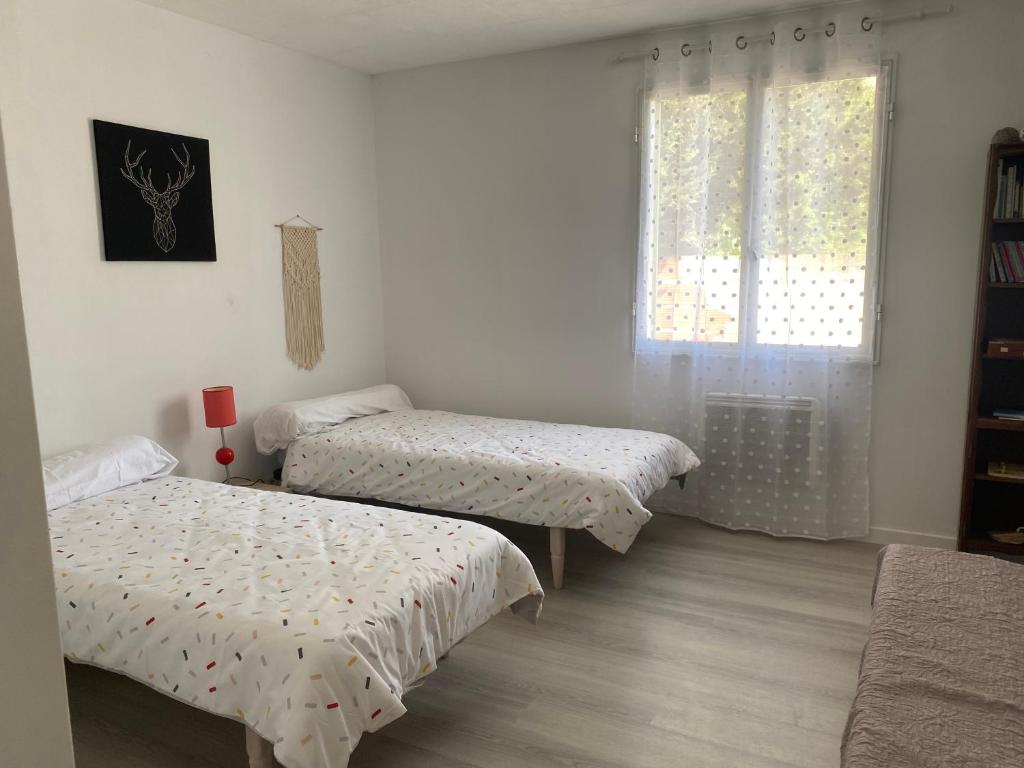 Ένα ή περισσότερα κρεβάτια σε δωμάτιο στο Maison de vacance 3 chambres