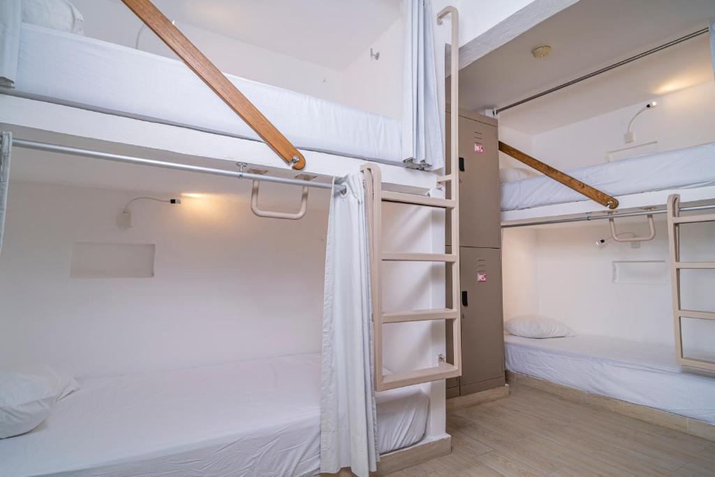 Postel nebo postele na pokoji v ubytování Digital Nomads Hotel & CoLiving