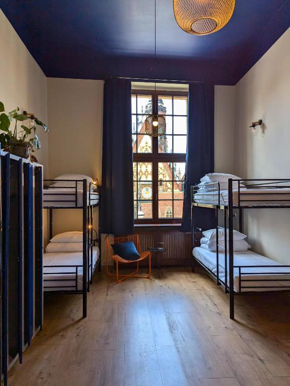 Voodi või voodid majutusasutuse RYNEK 30 Hostel toas