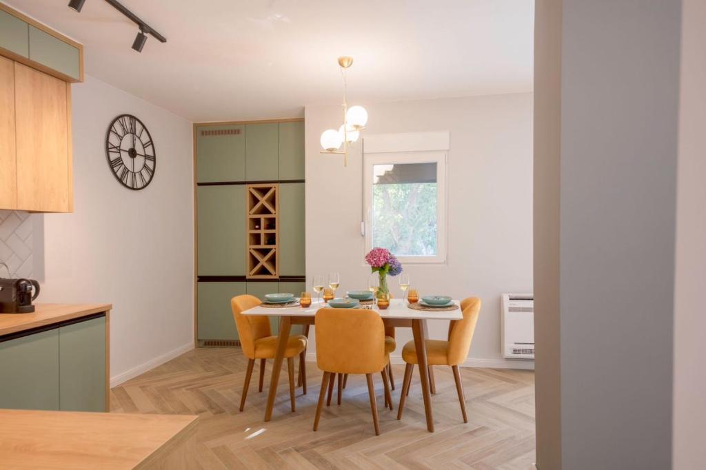 Kuhinja ili čajna kuhinja u objektu Apartment Jules Verne