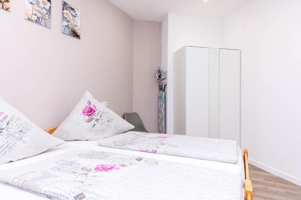 Postel nebo postele na pokoji v ubytování NEU I Ferienwohnung Jasmin