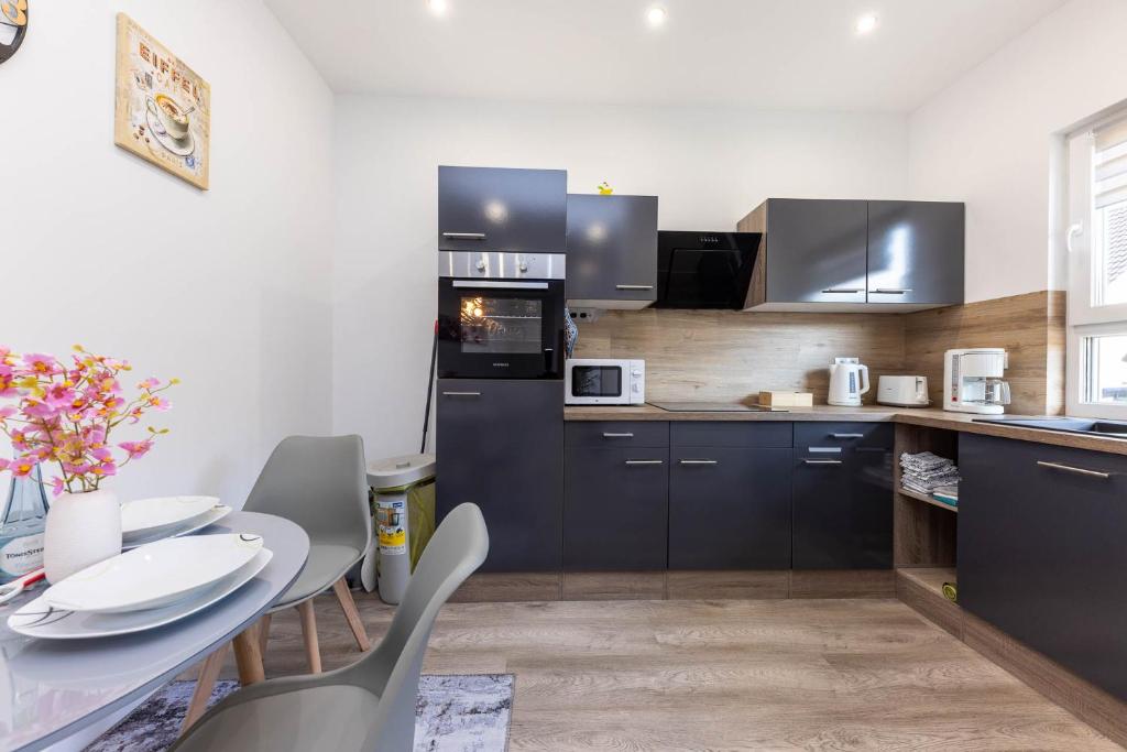 Kuchyň nebo kuchyňský kout v ubytování NEU I Ferienwohnung Jasmin