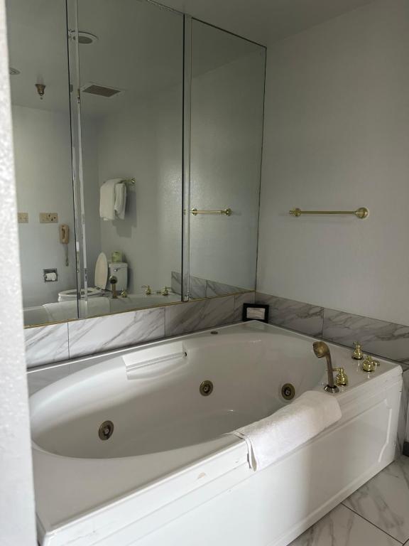 Inn at Mountainview - King Suite