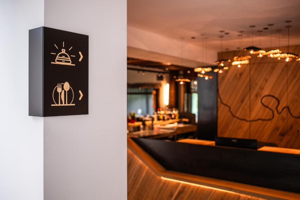 Certifikát, hodnocení, plakát nebo jiný dokument vystavený v ubytování Hostellerie La Claire Fontaine, Logis hôtels & Spa