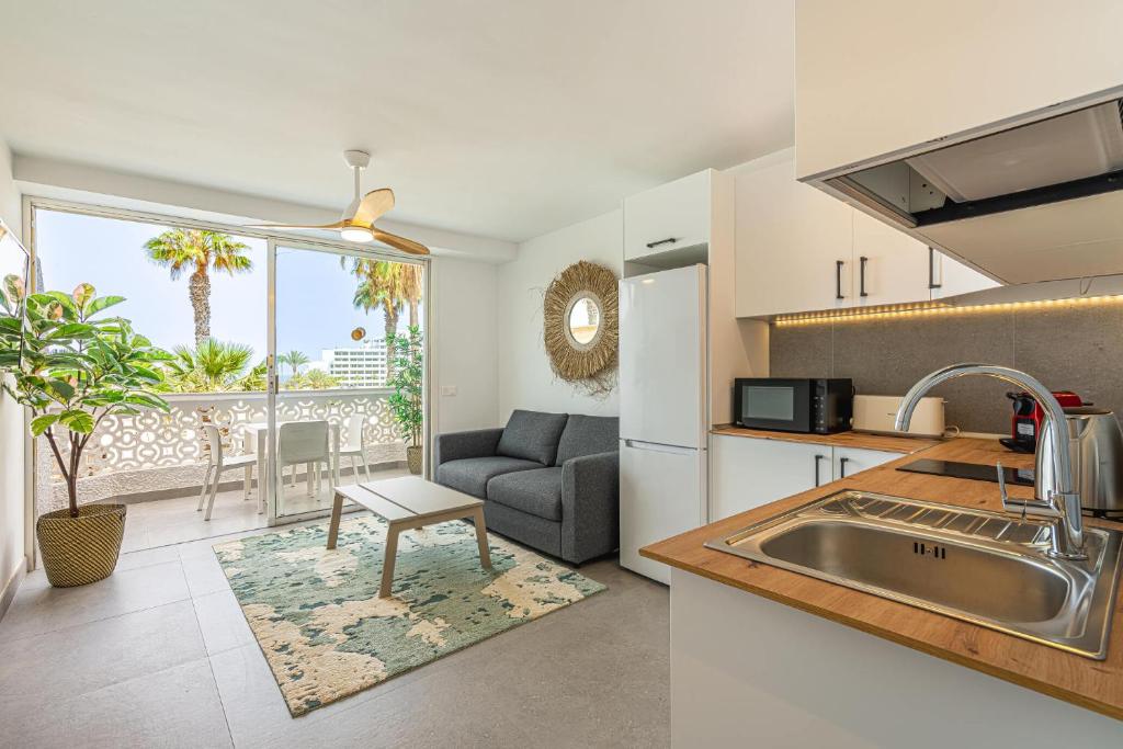 Modern Renovated Apartment with Terrace in Playa de las Americas