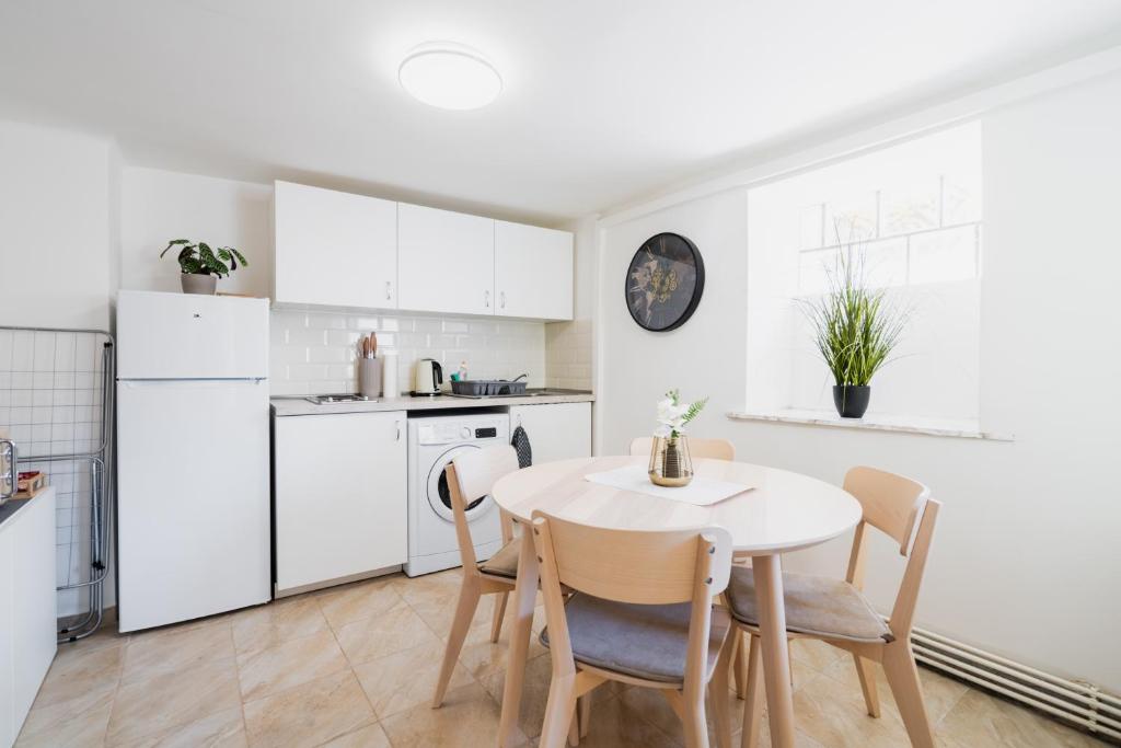 Kuchyň nebo kuchyňský kout v ubytování revLIVING Apartments Gars am Kamp