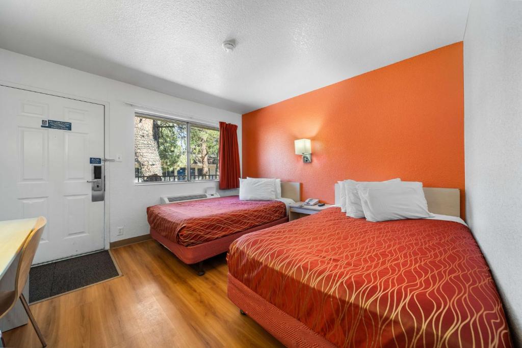 Motel 6-Big Bear Lake, CA - Quadruple Room