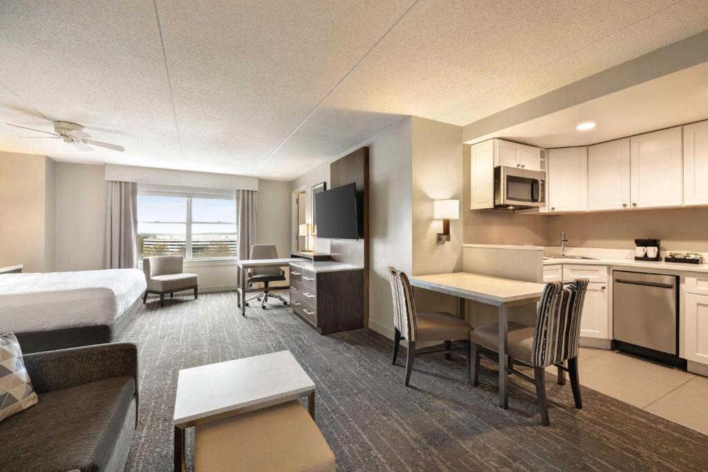 Homewood Suites by Hilton Philadelphia-City Avenue - Two-Bedroom Accessible Suite