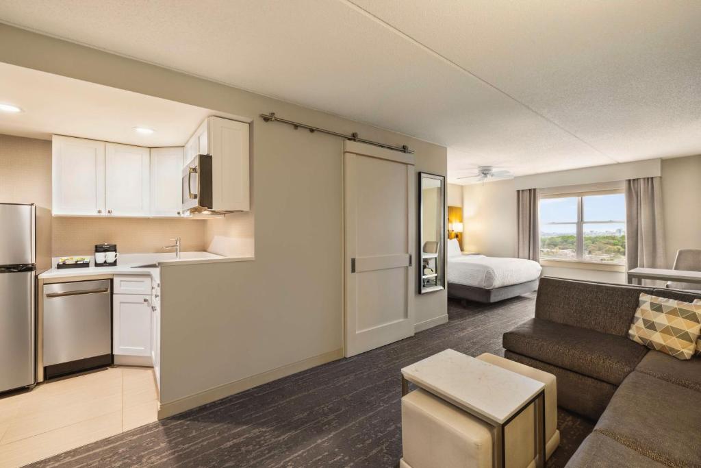 Homewood Suites by Hilton Philadelphia-City Avenue - One-Bedroom King Suite - Non-Smoking