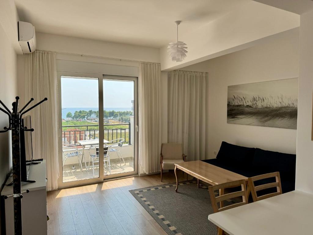 Deluxe Apartment with Balcony and Sea View