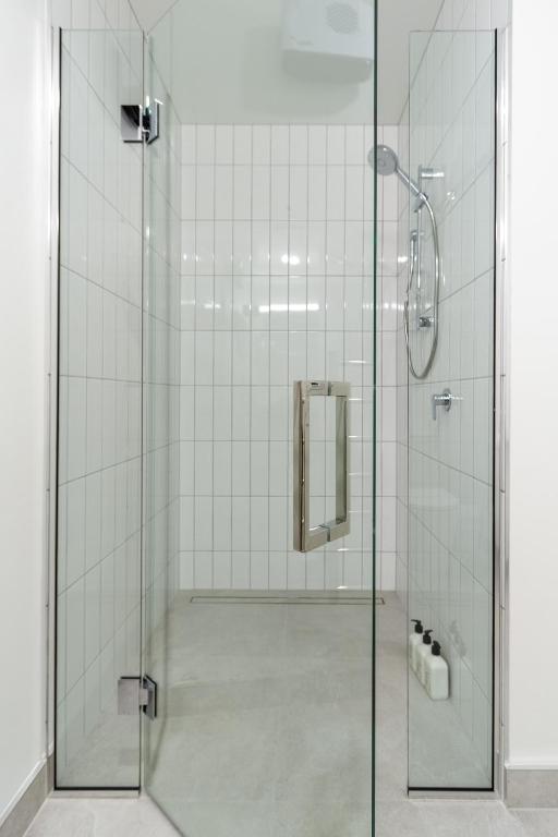 Cozy and Chic in Central Christchurch - Resim 19