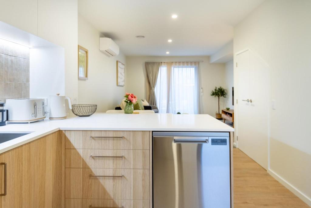 Cozy and Chic in Central Christchurch - Resim 39