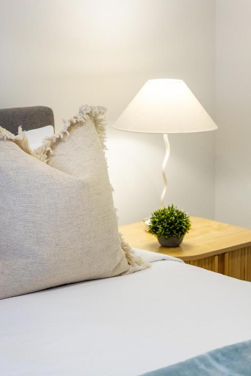 Cozy and Chic in Central Christchurch - Resim 32