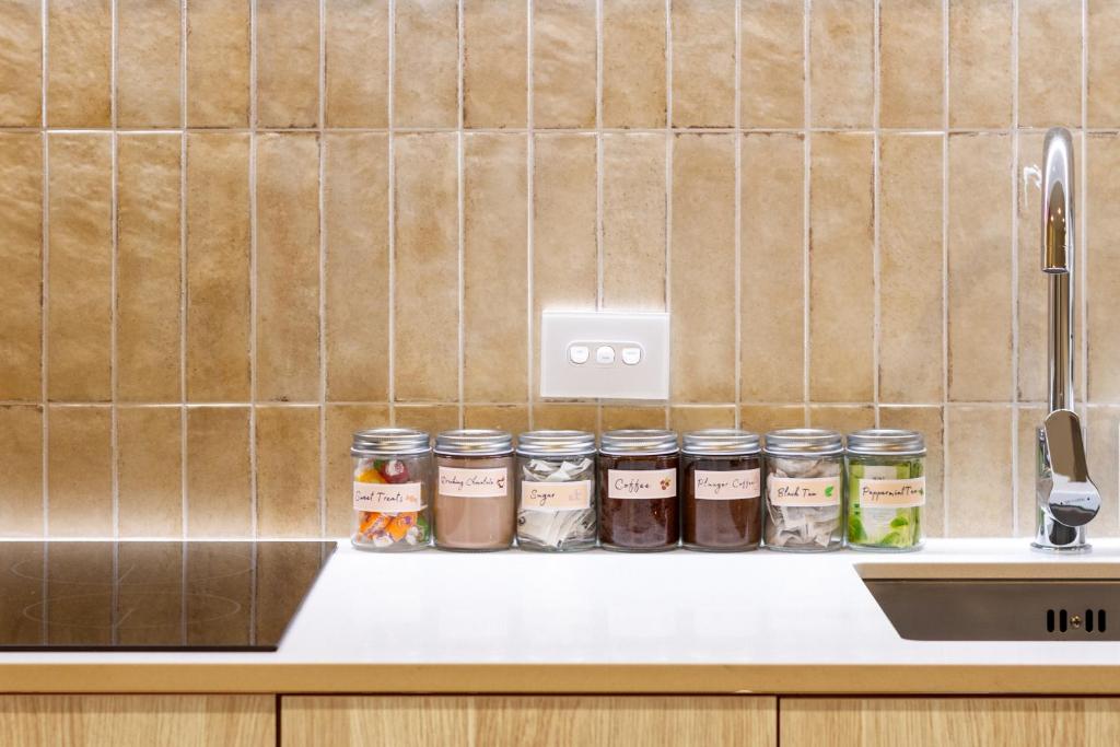 Cozy and Chic in Central Christchurch - Resim 31