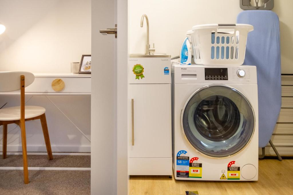 Cozy and Chic in Central Christchurch - Resim 35