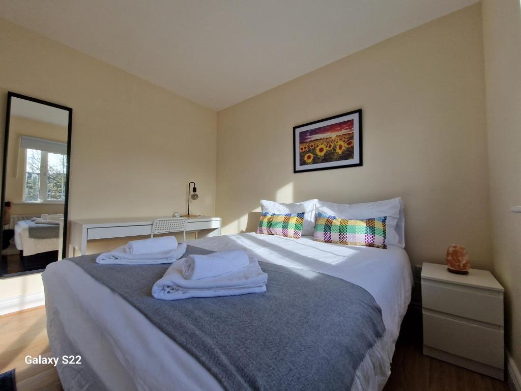 Postel nebo postele na pokoji v ubytování Warm Welcome Rooms