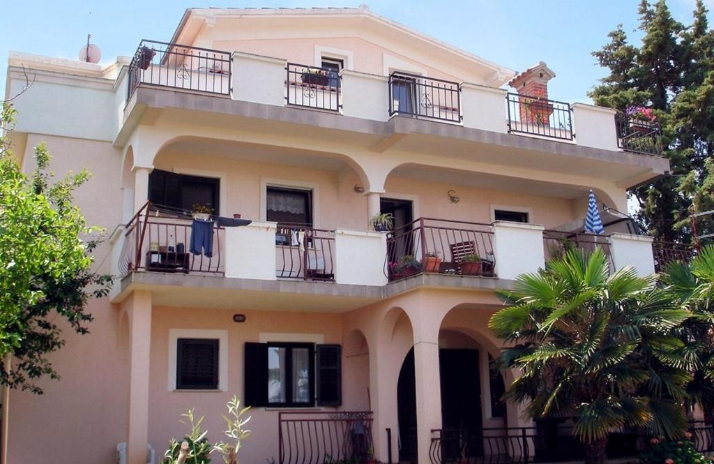 Apartments with a parking space Malinska, Krk - 19269