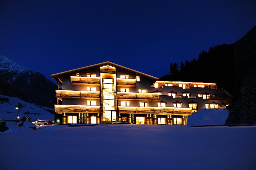Nespecifikovaný výhled na hory nebo výhled na hory při pohledu z hotelu