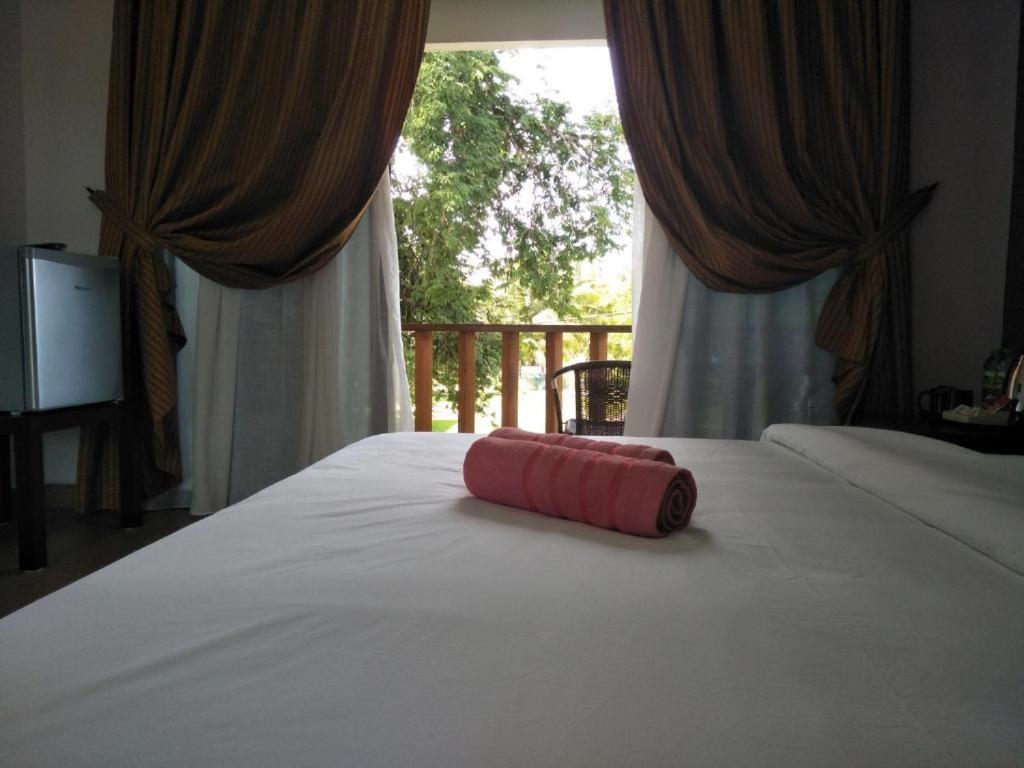 Postel nebo postele na pokoji v ubytování Red Coral Cottage