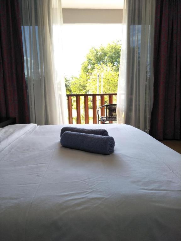 Ein Bett oder Betten in einem Zimmer der Unterkunft Red Coral Cottage