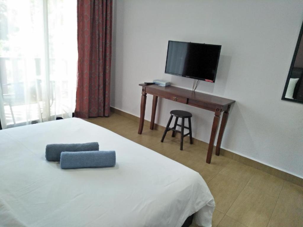 TV&#47;Unterhaltungsangebot in der Unterkunft Red Coral Cottage