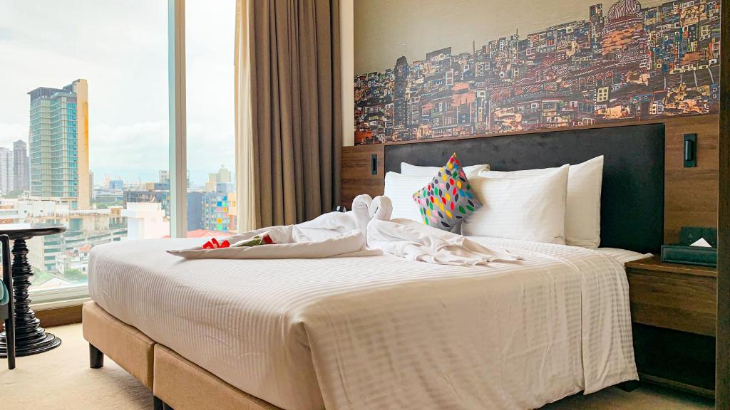 Postel nebo postele na pokoji v ubytování Sofia Colombo City Hotel