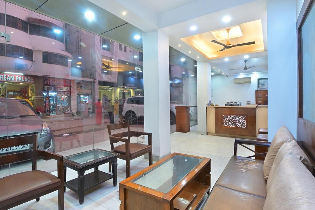 Hotel Maharani Lodge - Housity