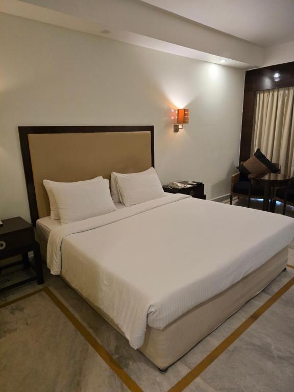 Royal Orchid Central Kireeti-HAMPI Hospet - 