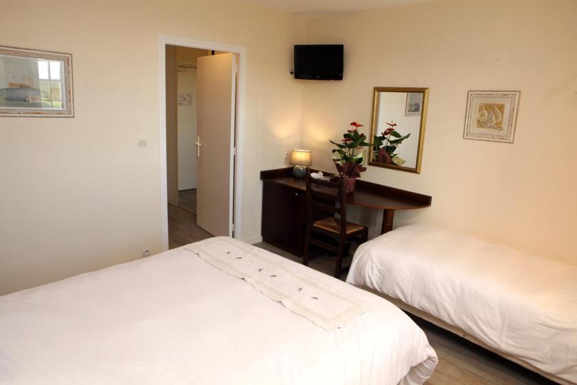 Logis Hôtel Les Nymphéas - 三室（2个成人 + 1个孩子）